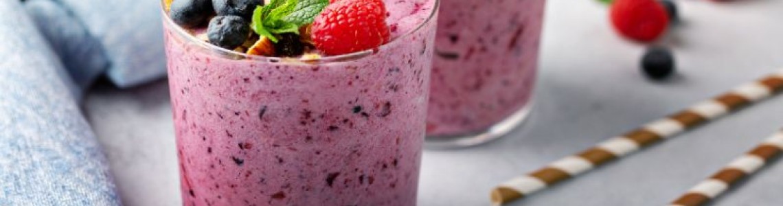 Coconut Smoothie με Μούρα & Μπανάνα