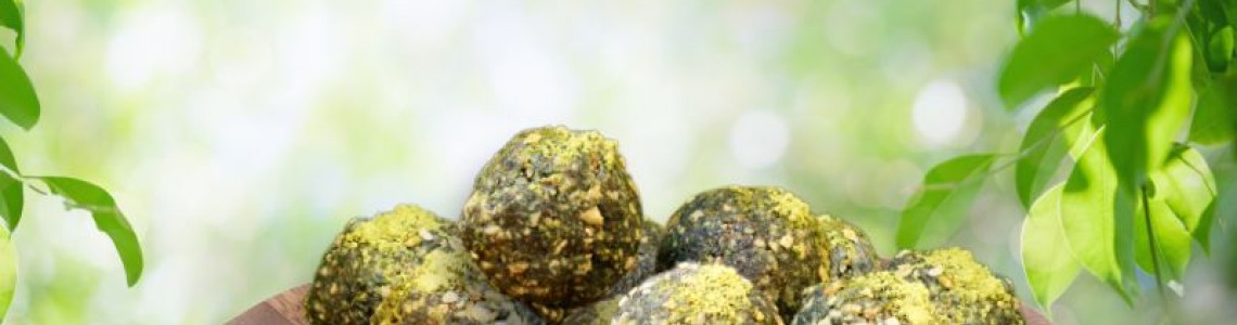 Raw Balls με Matcha & Σπιρουλίνα