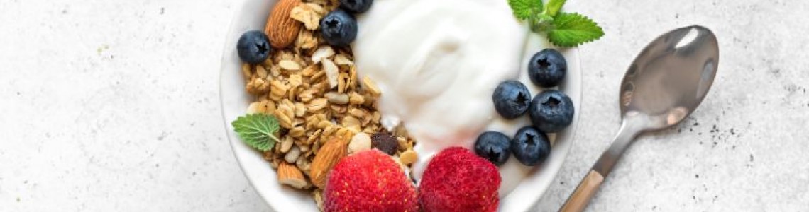10 Υγιεινές Ιδέες που θα Κάνουν το Γιαούρτι σας Πιο Νόστιμο