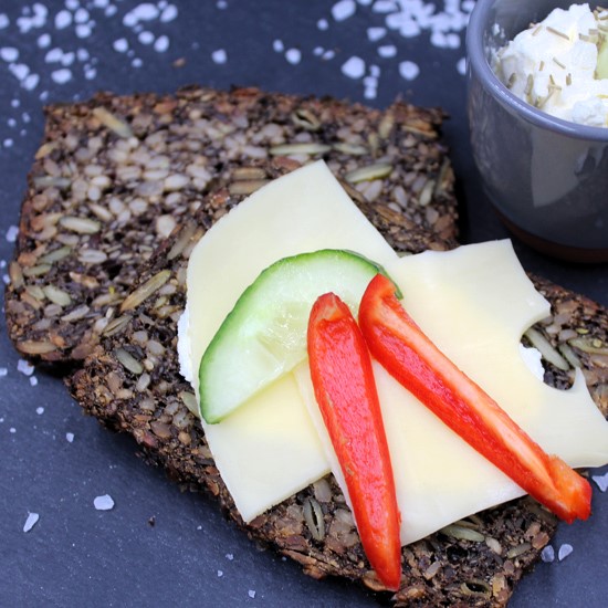 Low Carb Πολύσπορο Ψωμί χωρίς γλουτένη (200γρ)